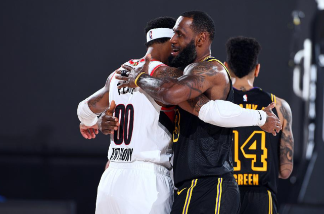 里程碑夜夏洛特黄蜂状态回暖；NBA常规赛今夜刷纪录；媒体盛赞；高层口径保持一致的简单介绍