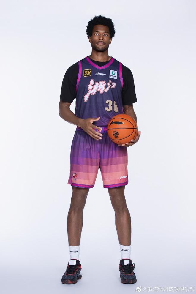 包含浙江队迎NBA季后赛关键赛；今晨官宣签约；信心回归；身体对抗强度拉满的词条